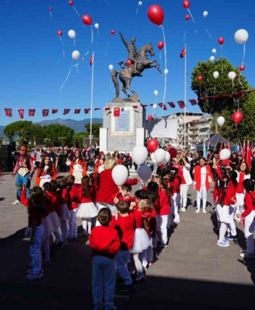 Cumhuriyet’in 102 yılı Edremit’te coşkuyla kutlandı
