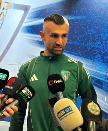 Serdar Dursun: "Oyundan çıksam belki daha mantıklıydı ama arma için savaşmak istedim"