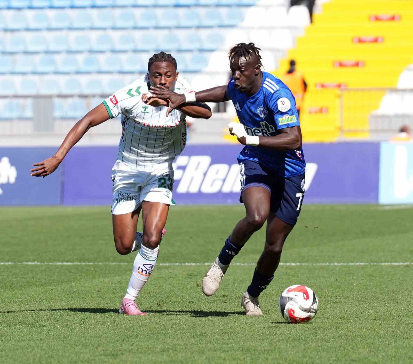 Trendyol Süper Lig: Kasımpaşa: 0 - Konyaspor: 0 (Maç devam ediyor)