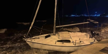 Erdek’te şiddetli lodos etkili oldu: Tekneler sürüklendi