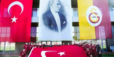 Galatasaraylı futbolculardan 29 Ekim Cumhuriyet Bayramı kutlaması