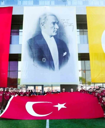 Galatasaraylı futbolculardan 29 Ekim Cumhuriyet Bayramı kutlaması