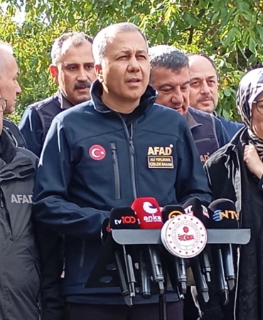 Bakan Yerlikaya: "112’ye 507 ihbar geldi, sadece 30’u hasarla ilgili"