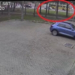 Kampüs içinde belediye otobüsü kadına çarptı: Kaza anı kamerada