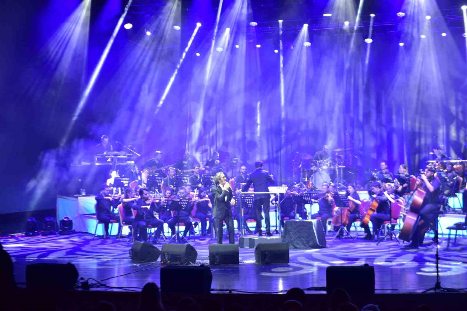 63. Uluslararası Bursa Festivali’nde Fettah Can rüzgarı