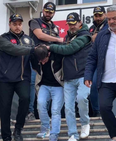 İstanbul’da cinayet anı kamerada: Kamyonetin önünü kesip sürücüyü öldürdüler, Bitlis’te yakalandılar