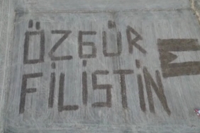 Çanakkaleli çiftçi Filistin’e destek için tarlasına ’Özgür Filistin’ yazdı