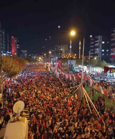 Bursa’da onbinlerce kişi Cumhuriyet coşkusuna ortak oldu