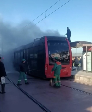 Bursa’da İpek Böceği tramvayında yangın paniği