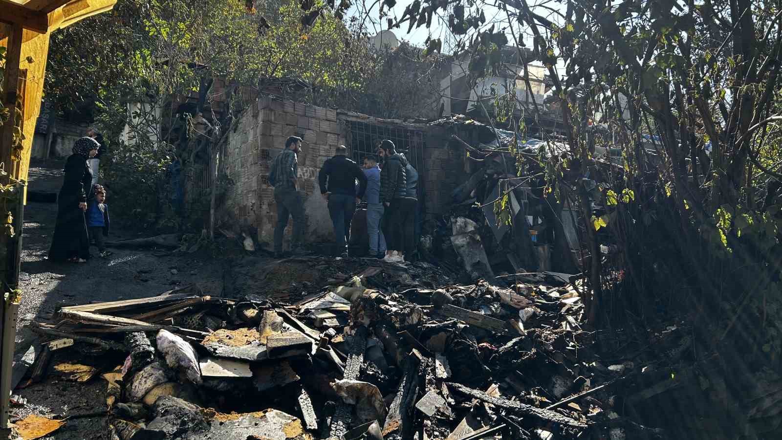 Eyüpsultan’da gecekondudan alevler yükseldi