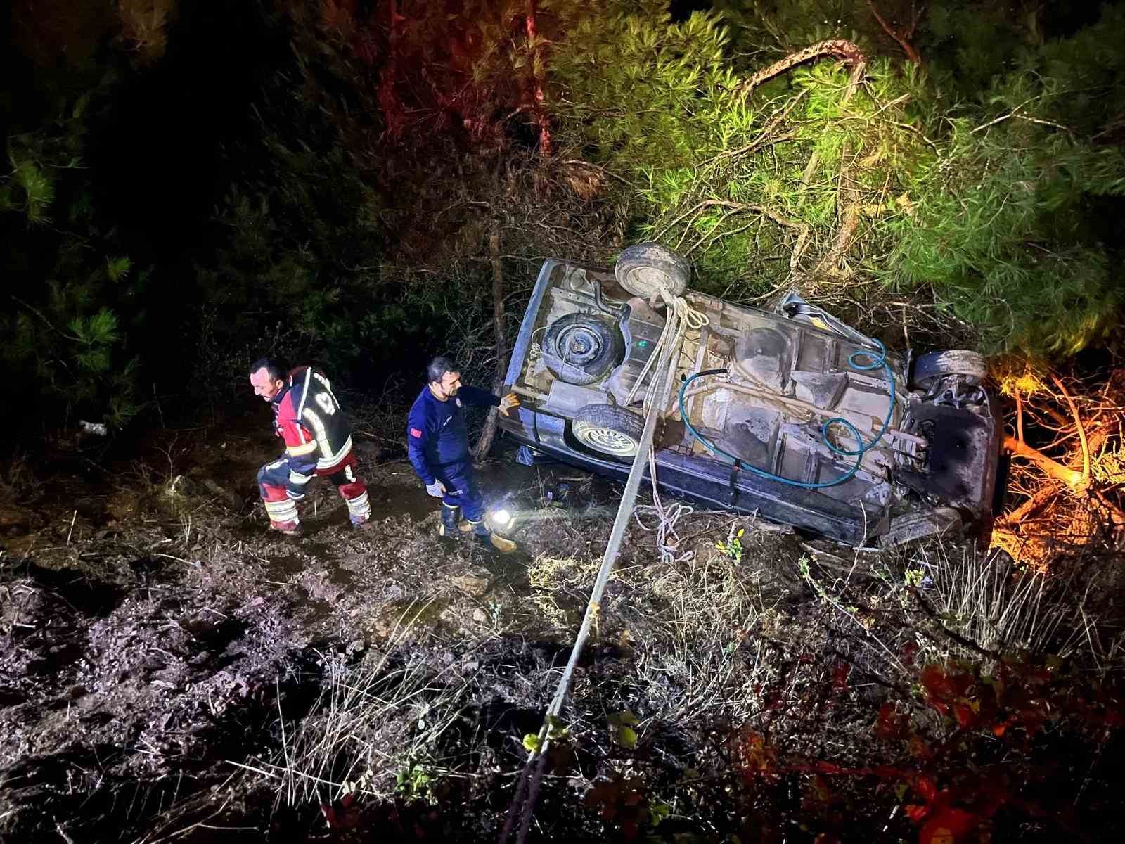 Kepsut’ta araç dereye uçtu: 5 yaralı