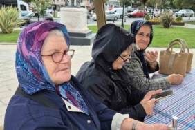 Depremden sonra dışarı çıkan vatandaşlar: "Çok korktuk"