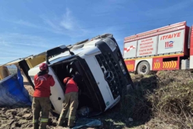 Susurluk’ta devrilen tırda 1 kişi yaralandı