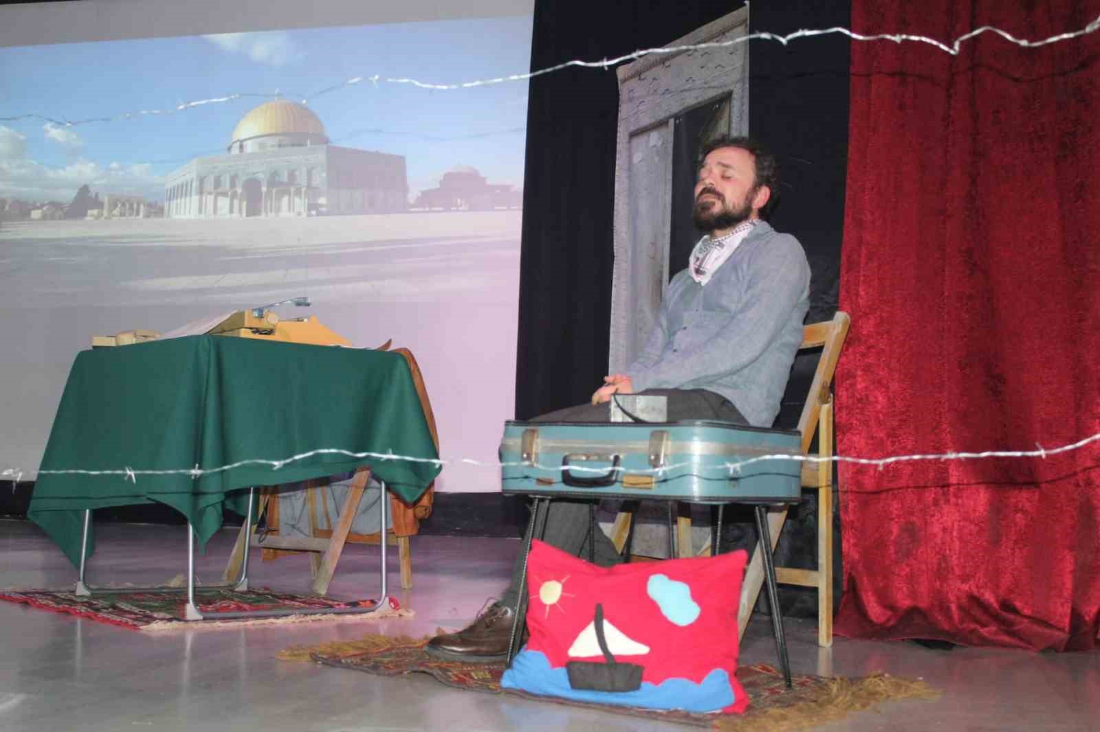 Çınarcık’ta "Bir Filistin Hikayesi" adlı oyun sahnelendi