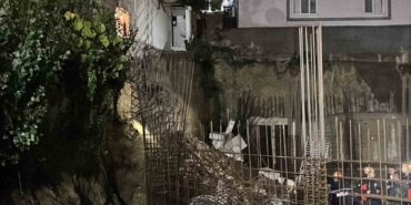 Gebze’de inşaat temeli yanındaki müstakil evin duvarı çöktü, 4 kişilik aile tahliye edildi