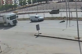 Bandırma’da kamyonun çarptığı yaşlı adam metrelerce savruldu