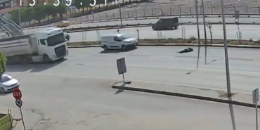 Bandırma’da kamyonun çarptığı yaşlı adam metrelerce savruldu