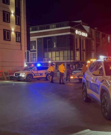 Tekirdağ’da polis kavga ihbarına gittiği arabada tabanca buldu