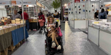 "Engelsiz Taksi" yazar Sena’yı her gün okurlarıyla buluşturuyor