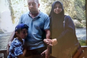 Enkaz başında 12. saat: Anne ve baba aranıyor