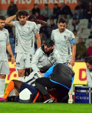 Serdar Dursun ve Jerome Opoku hava topu mücadelesinde çarpıştı