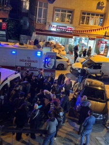 Küçükçekmece’de kaza sonrası ayağı pedala sıkışan motosikletli, itfaiye ekiplerince kurtarıldı