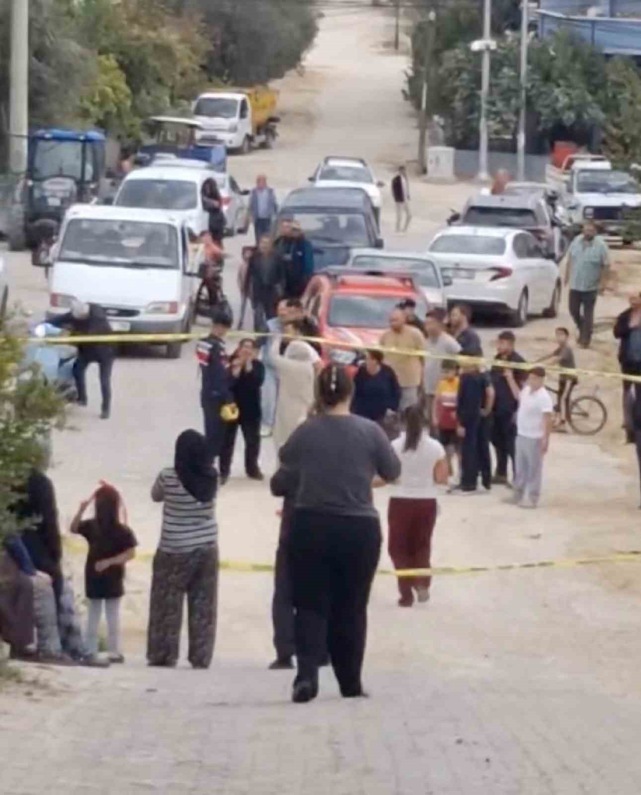 Akrabalar arasındaki silahlı çatışmada bahçede oynayan çocuğa saçma isabet etti