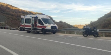 Bilecik’te kontrolden çıkan motosiklet devrilirken, sürücüsü yaralandı