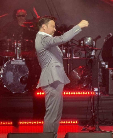 Bahçelievler’de 29 Ekim’de yüzlerce vatandaş Sinan Akçıl şarkılarıyla coştu