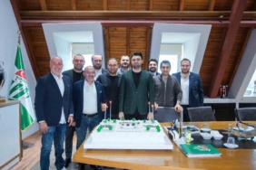 Özlüce’de antrenman sonrası Başkan Enes Çelik’e doğum günü sürprizi