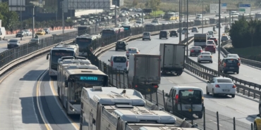 İstanbul’da iki metrobüs çarpıştı: 1 yaralı