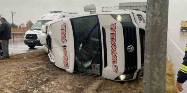 Yolcu minibüsü devrildi: 7 yaralı