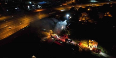 Ümraniye’de korkutan çatı yangını