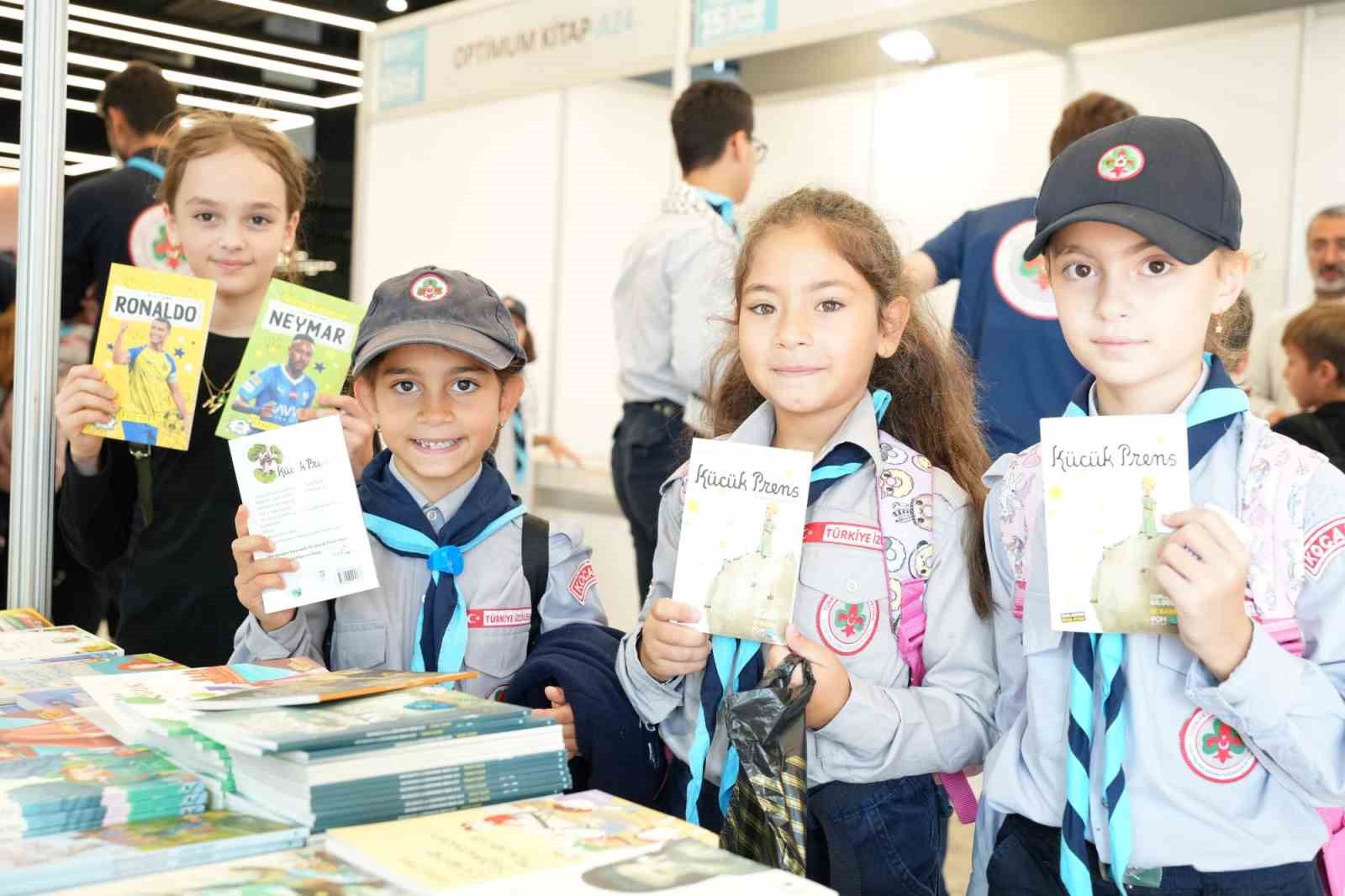 Kocaeli kitap fuarı misafirlerini ağırlıyor