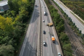 Anadolu Otoyolu’nu kilitleyen kaza: Kontrolden çıkan kamyonet yan yattı