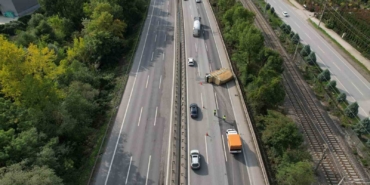 Anadolu Otoyolu’nu kilitleyen kaza: Kontrolden çıkan kamyonet yan yattı