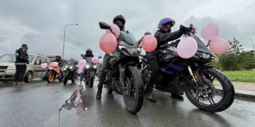 Motorları farkındalık için çalıştı: Meme kanserine karşı gaz açtılar