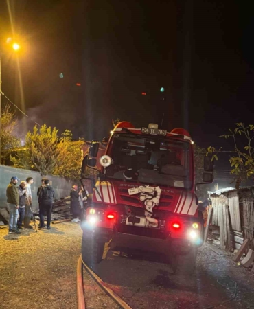 Çatalca’da samanlık yangını eve sıçradı, 4 hayvan telef oldu