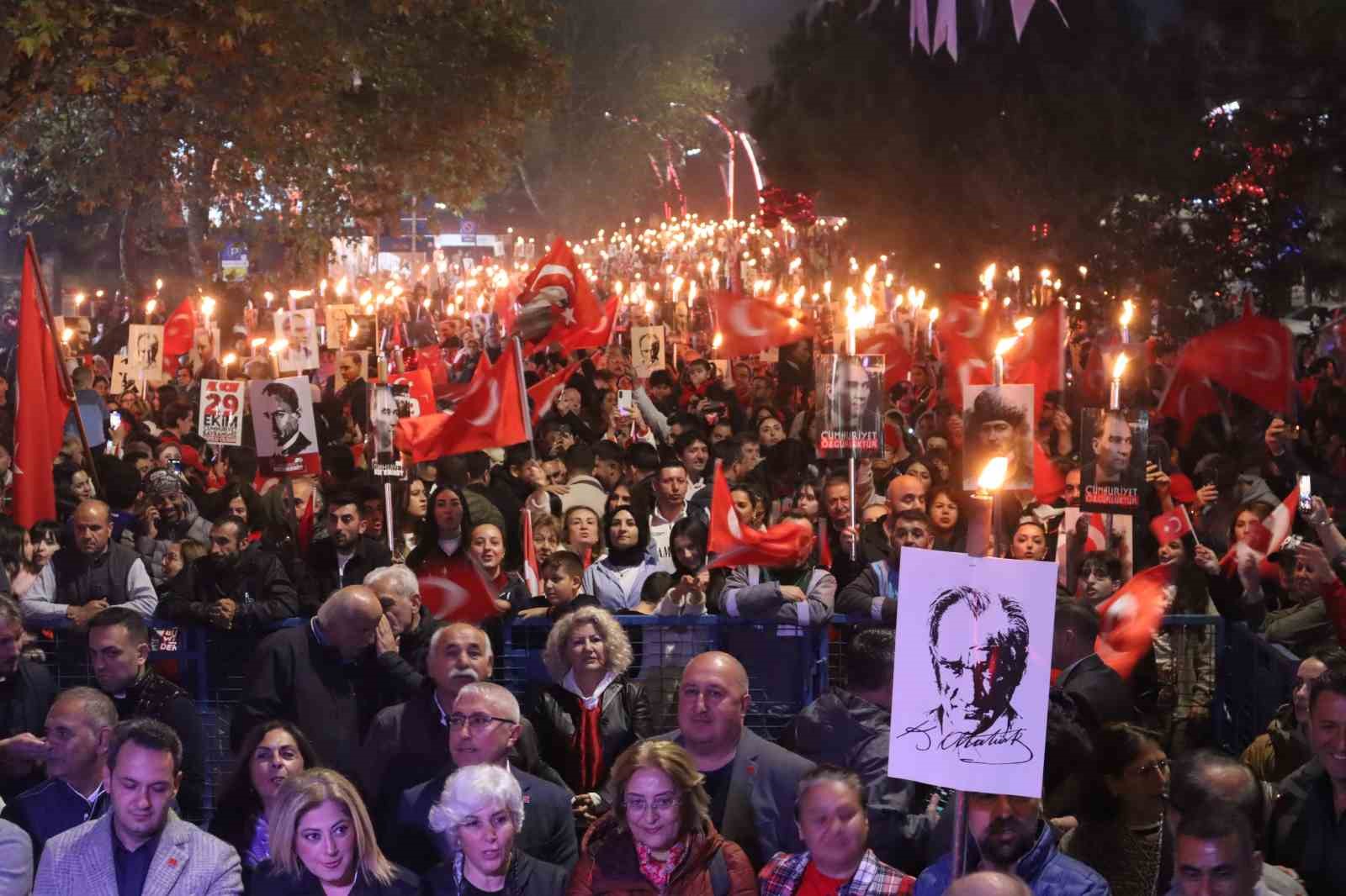 Cumhuriyetin 102’nci yılı Ataşehir’de coşkuyla kutlandı