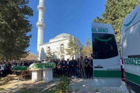 Alabora olan teknede hayatını kaybeden 2 kişi son yolculuğuna uğurlandı