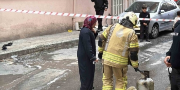 Beyoğlu’nda değiştirdiği sırada tüpün parlaması ile ev sahibi yaralandı