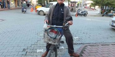 Burhaniyeli 80’lik Hüseyin dede her yere bisikletle gidiyor