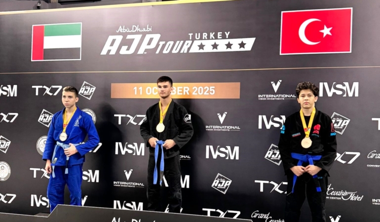 Yakın Doğu Koleji öğrencisi Deniz Turan’dan, AJP Türkiye Jiu-Jitsu Şampiyonası’nda 2 madalya