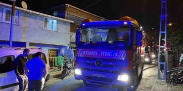 Başakşehir’de 3 katlı binada yangın paniği