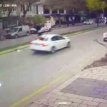 Otomobilin çarptığı kadın metrelerce savruldu