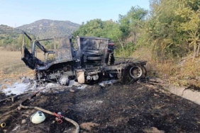 Kaza yapan tır yanarak kül oldu