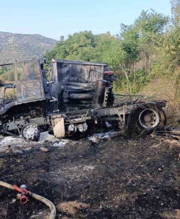 Kaza yapan tır yanarak kül oldu