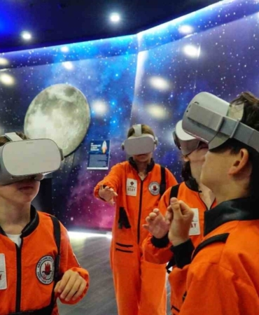 Çocuklar uzayın gizemini El Battani Uzay Evi’nde keşfediyor