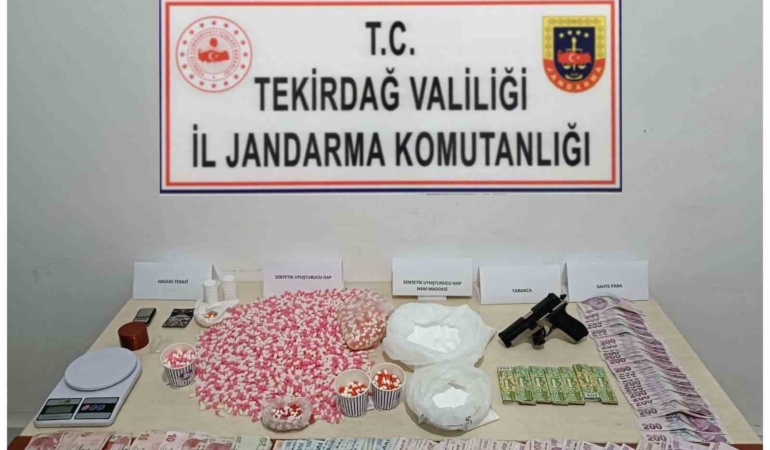 İlaç fabrikasından çaldığı ham maddeyle uyuşturucu üreten 4 kişi tutuklandı