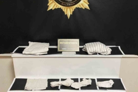 Kıyafete emdirilen uyuşturucu polislerin dikkati sayesinde yakalandı